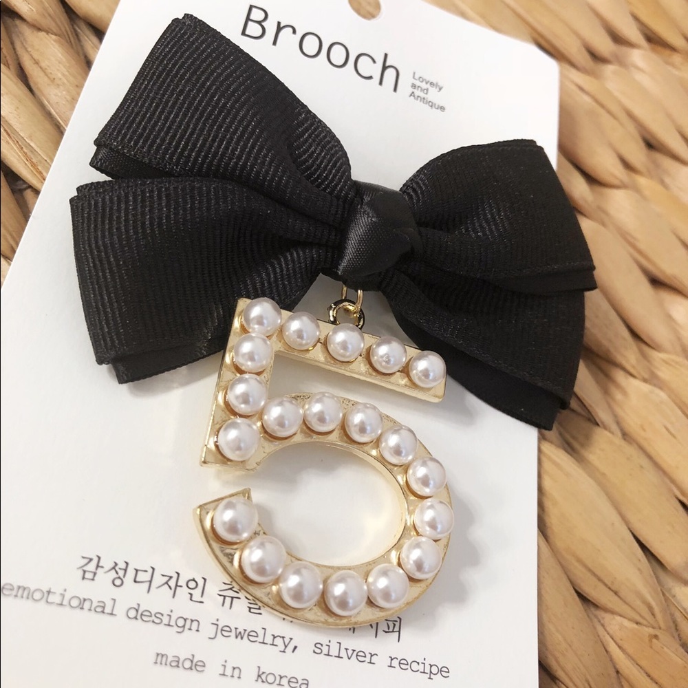 coco no.5 ribbon brooch